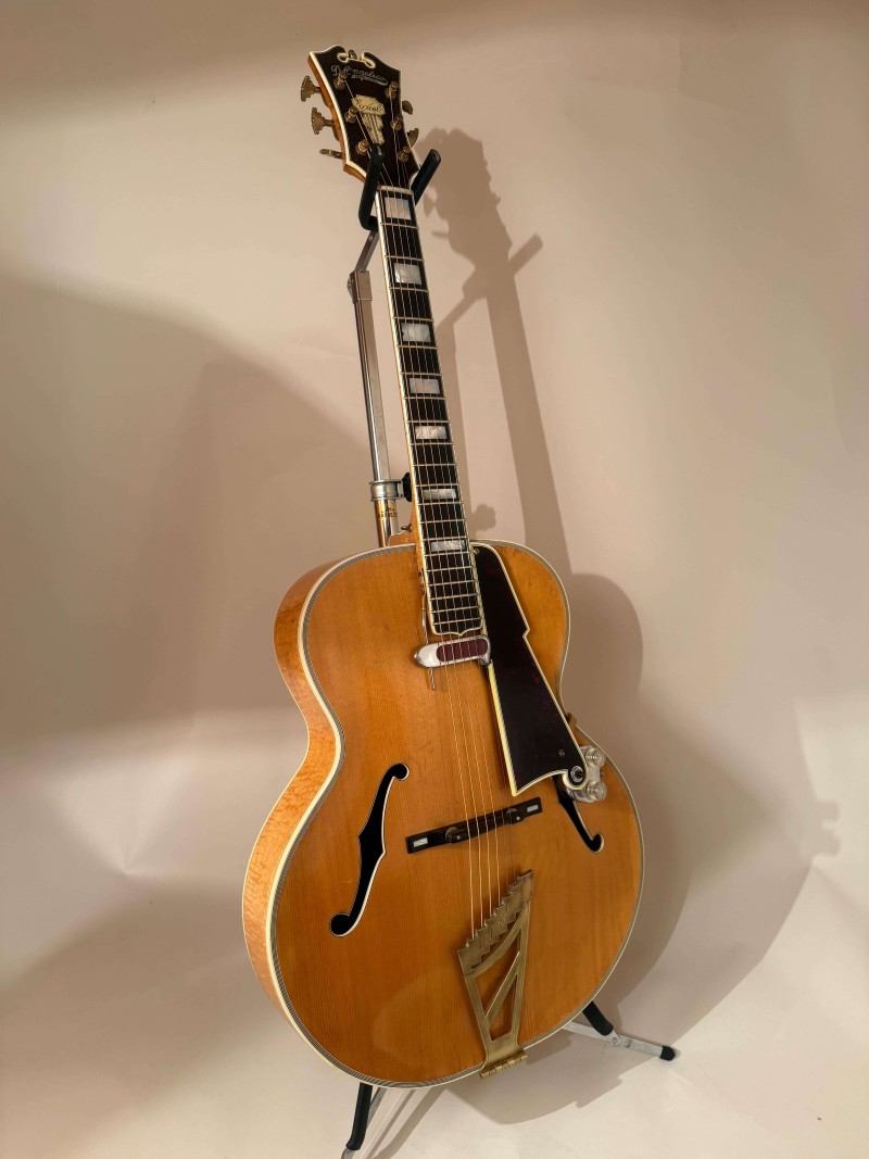 Archtop guitar