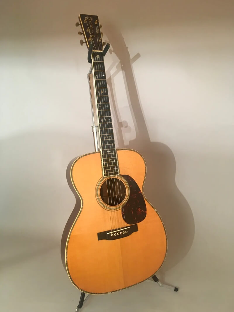 Flat-top acoustic guitar
